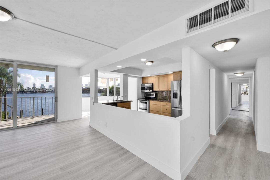 16570 NE 26th Ave 2A, North Miami Beach, 佛羅里達州 33160, 美國