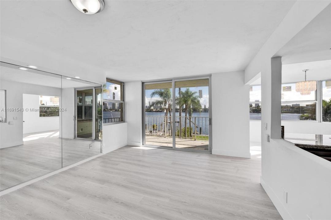 16570 NE 26th Ave 2A, North Miami Beach, 佛羅里達州 33160, 美國