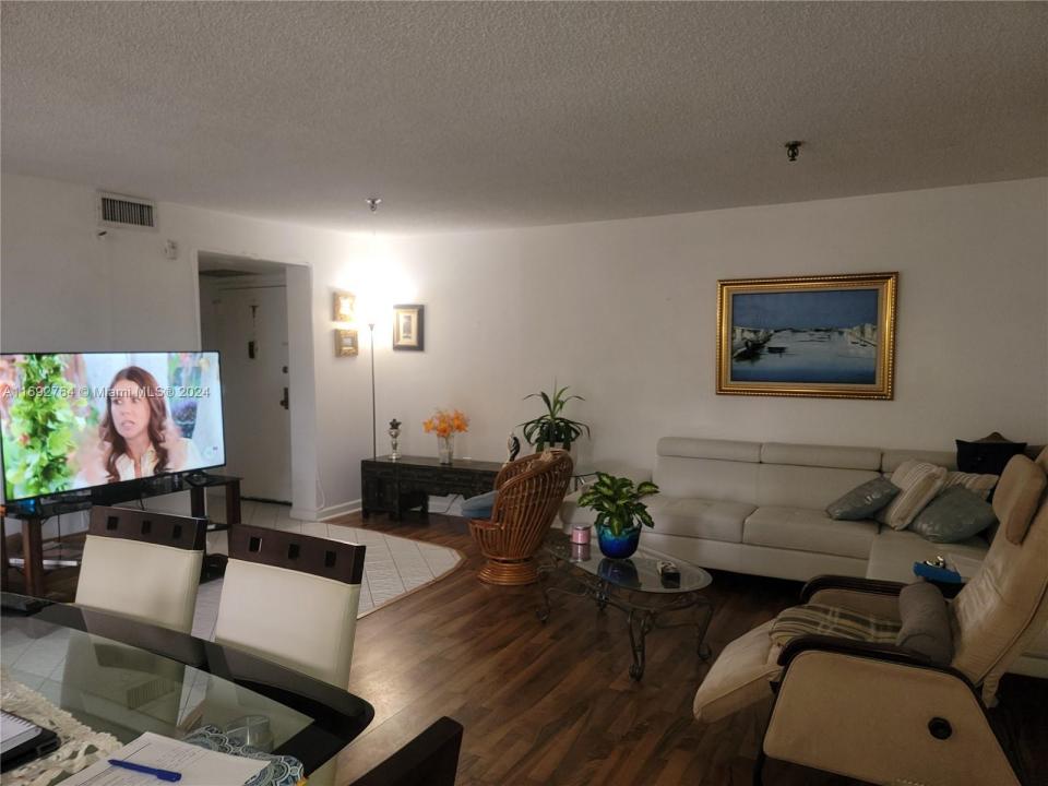 671 NE 195 St 122-E, Miami, Florida 33179, Amerika Birleşik Devletleri