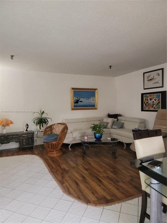 671 NE 195 St 122-E, Miami, Florida 33179, Amerika Birleşik Devletleri