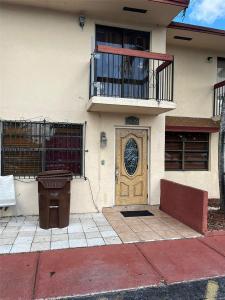 5939 W 16th Ln, Hialeah, Florida 33012, USA