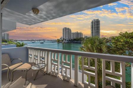 1662 Lincoln Ct 303, Miami Beach, Florida 33139, USA