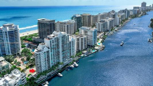 5900 E Collins Ave 508, Miami Beach, Florida 33140, USA