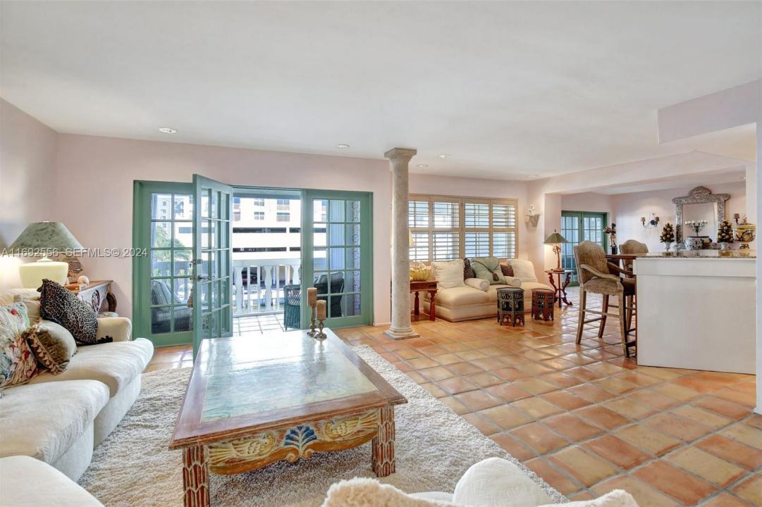 450 Paradise Isle Blvd 307 & 308, Hallandale Beach, Florida 33009, Stati Uniti