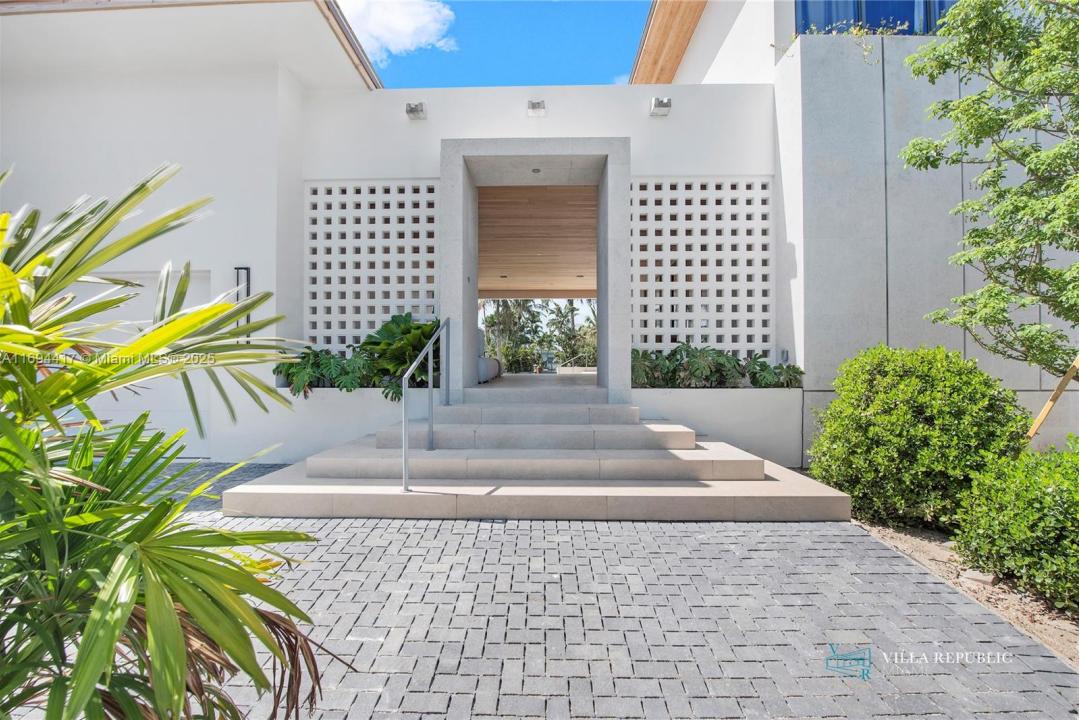 1200 NE 87th St, Miami, Florida 33138