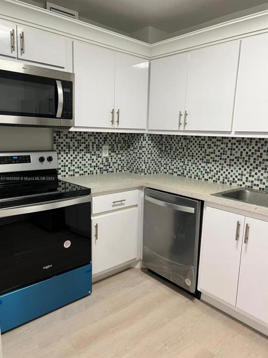 401 Golden Isles Dr 303, Hallandale Beach, فلوريدا 33009, الولايات المتحدة