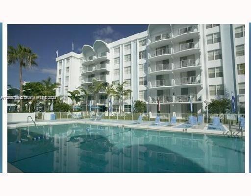 498 NW 165th St Rd D-607, Miami, Floride 33169, États-Unis