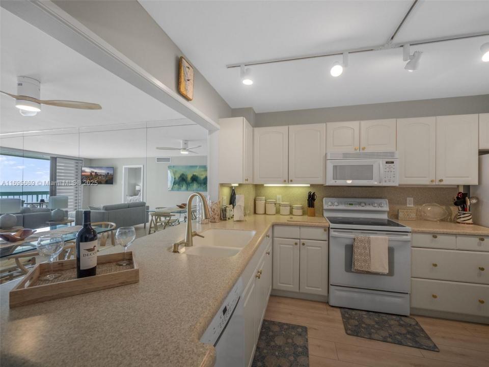 9940 S Ocean Dr 508, Jensen Beach, Floryda 34957, USA