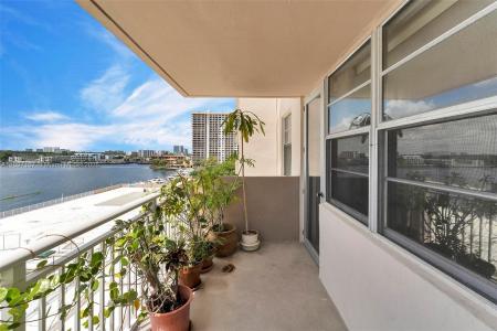 250 174th St 601, Sunny Isles Beach, Florida 33160, USA