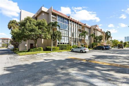 2101 Atlantic Shores Blvd 218, Hallandale Beach, Florida 33009, USA