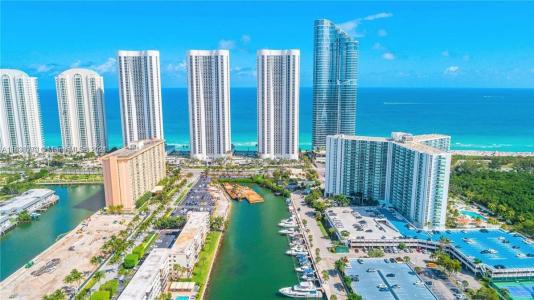100 Bayview Dr 428, Sunny Isles Beach, Florida 33160, USA