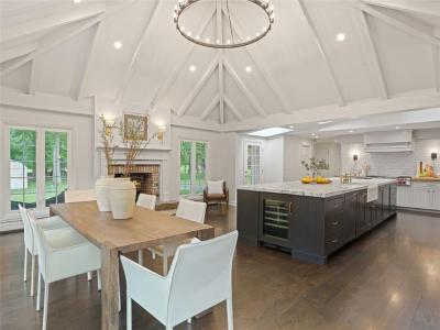 125 Brett, Fairfield, Connecticut 06824, USA