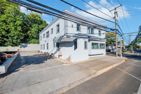 241 Shore Road E, North Hempstead, Nowy Jork 11023, USA