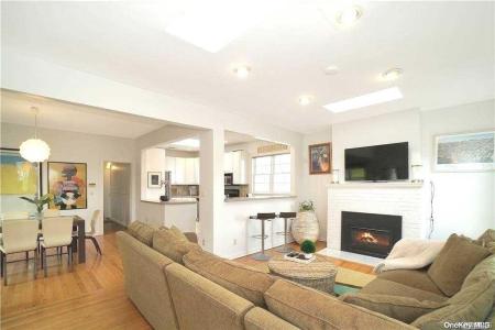 215 Roosevelt Boulevard, Long Beach, ニューヨーク 11561, アメリカ合衆国