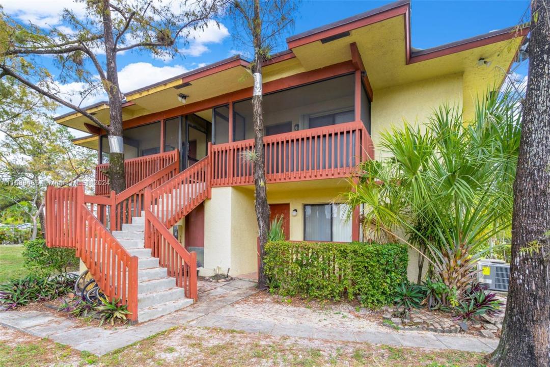 2062 NW 43rd Ter 2, Lauderhill, Florida 33313, Estados Unidos