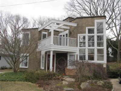 7 Spring Cove Road, Narragansett, RI 02882, USA