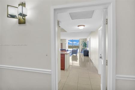 2500 Parkview Dr 2411, Hallandale Beach, Florida 33009, USA