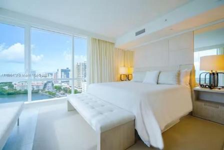 102 24th St 1021, Miami Beach, Florida 33139, USA