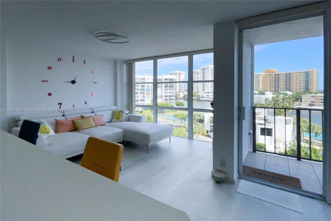 800 Parkview Dr 708, Hallandale Beach, Floryda 33009, USA