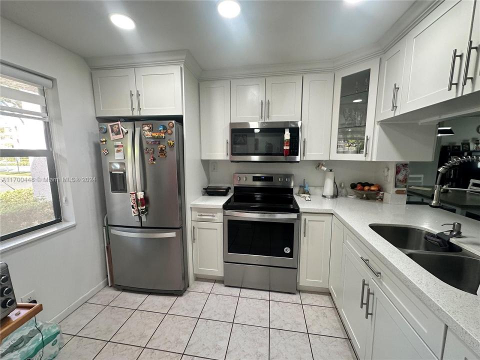 10434 Sunrise Lakes Blvd 102, Sunrise, פלורידה 33322, ארצות הברית של אמריקה
