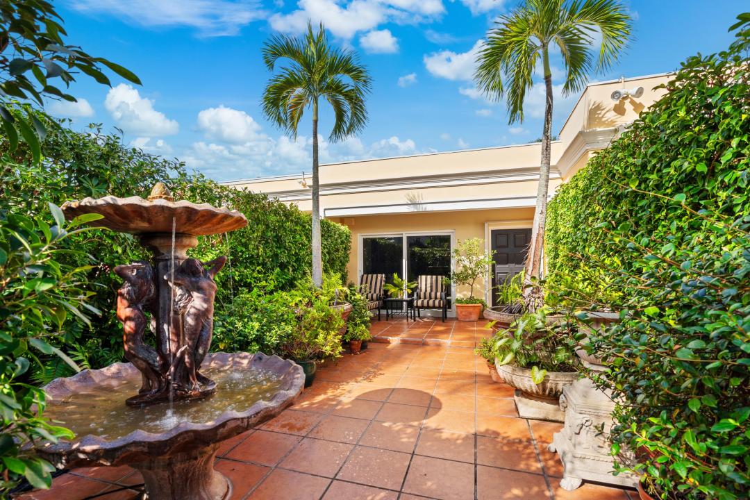 225 Everglade Avenue 8, Palm Beach, Florida 33480