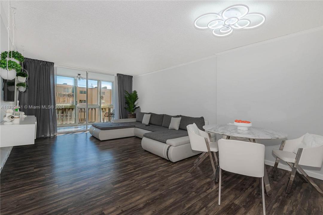 500 NE 12th Ave 605, Hallandale Beach, פלורידה 33009, ארצות הברית של אמריקה 