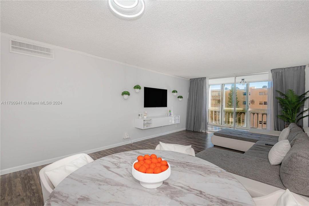 500 NE 12th Ave 605, Hallandale Beach, פלורידה 33009, ארצות הברית של אמריקה 