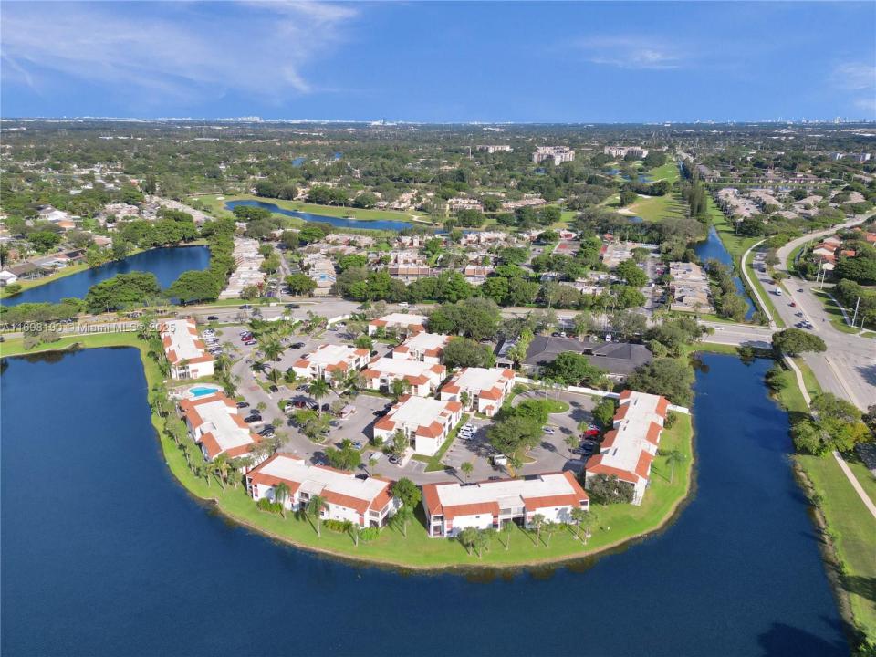 1104 N Hiatus Rd 1104, Pembroke Pines, Florida 33026, USA