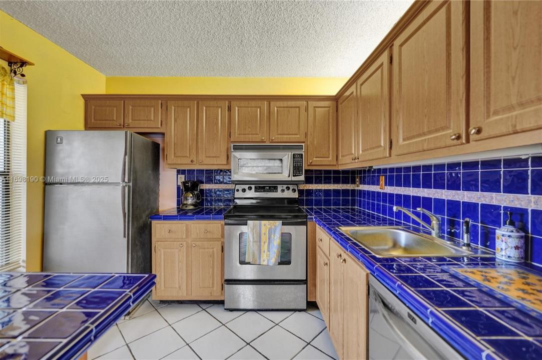 1104 N Hiatus Rd 1104, Pembroke Pines, Florida 33026, USA