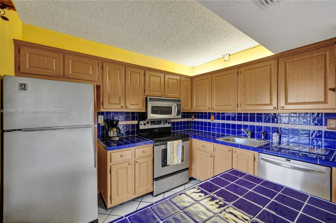 1104 N Hiatus Rd 1104, Pembroke Pines, Florida 33026, USA