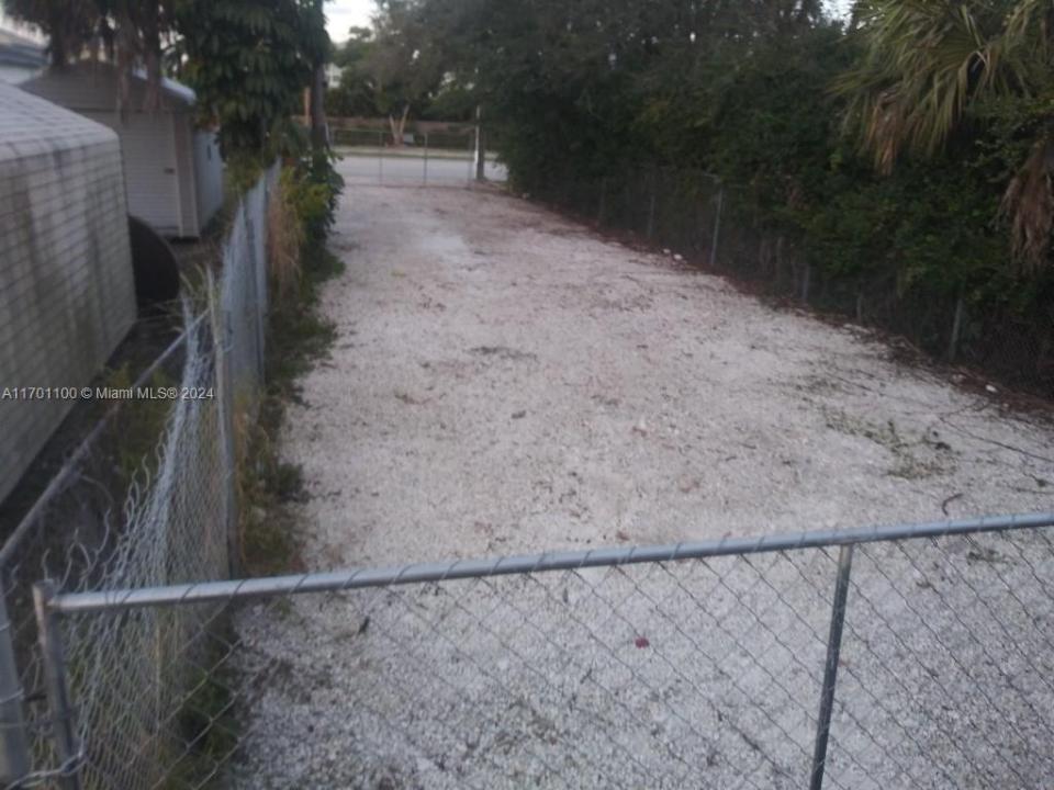 Pembroke Rd, West Park, Florida 33023, USA