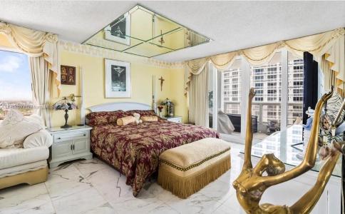 1717 N Bayshore Dr A-3451, Miami, Florida 33132, USA