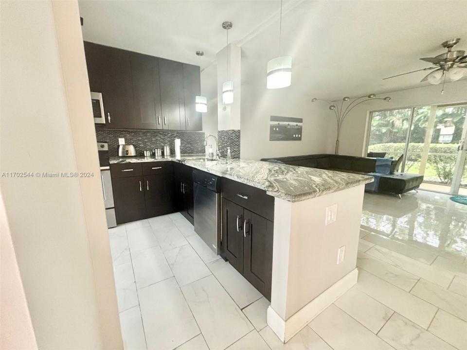 1445 Atlantic Shores Blvd 102, Hallandale Beach, Flórida 33009, Estados Unidos