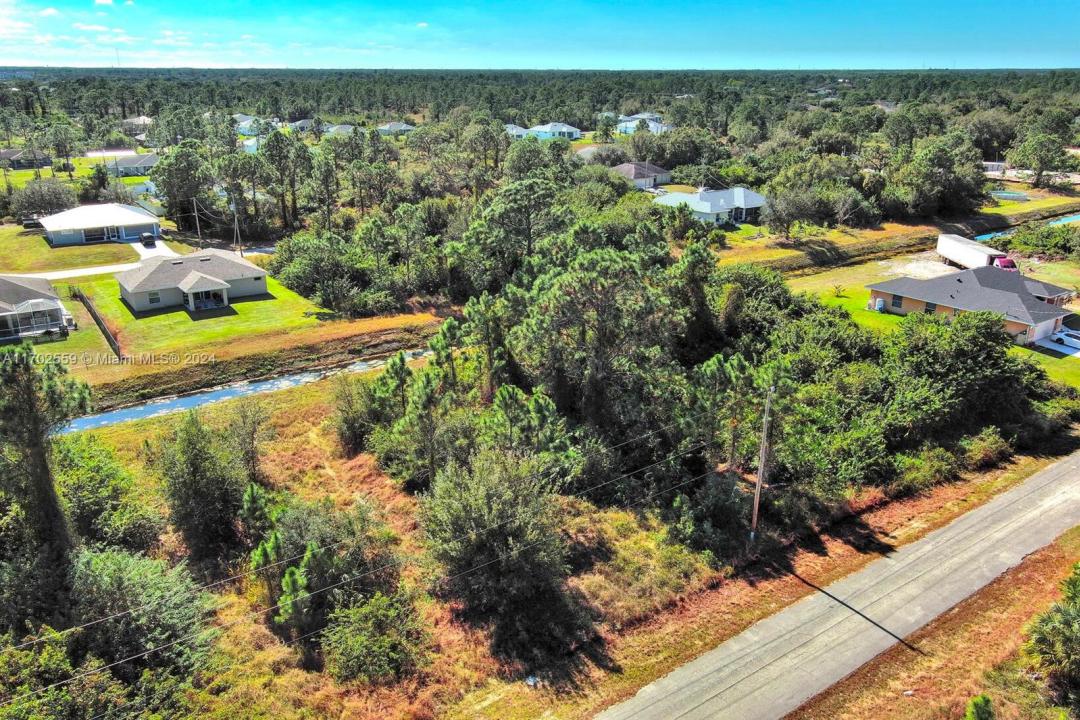 844 Carbon St E, Lehigh Acres, Floryda 33974, USA