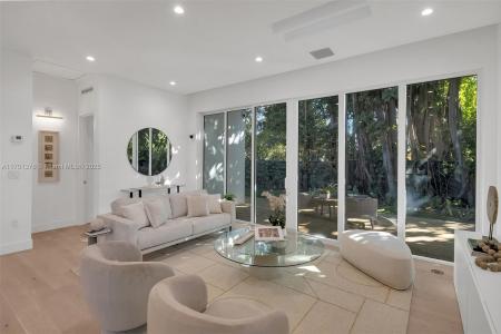 354 NW 43rd St, Miami, Florida 33127, USA