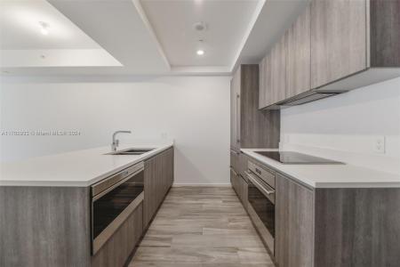 801 S Miami Ave 1702, Miami, Florida 33130, USA