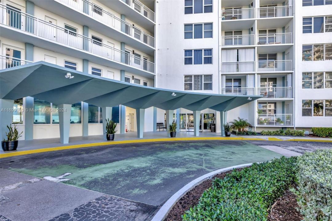 201 N Ocean Blvd 904, Pompano Beach, Florida 33062, USA