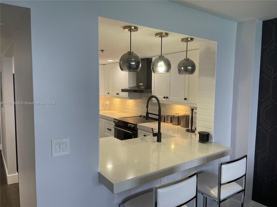 2555 Collins Ave 1409, Miami Beach, Florida 33140, USA
