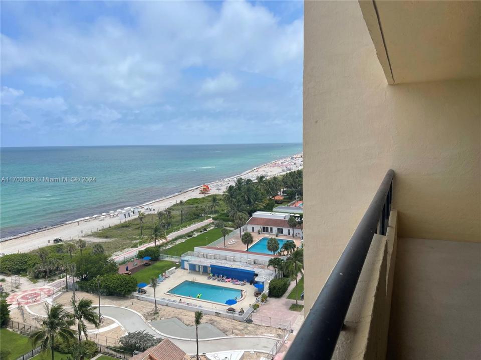 2555 Collins Ave 1409, Miami Beach, Florida 33140, USA