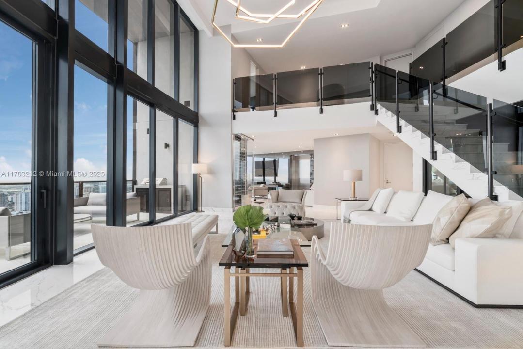 18555 Collins Ave 4204, Sunny Isles Beach, Floryda 33160, USA
