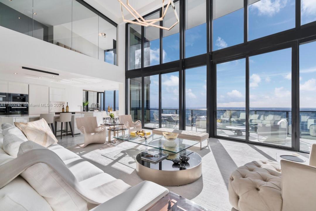 18555 Collins Ave 4204, Sunny Isles Beach, Floryda 33160, USA