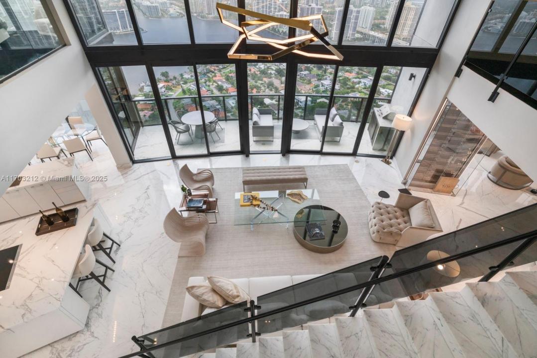 18555 Collins Ave 4204, Sunny Isles Beach, Floryda 33160, USA