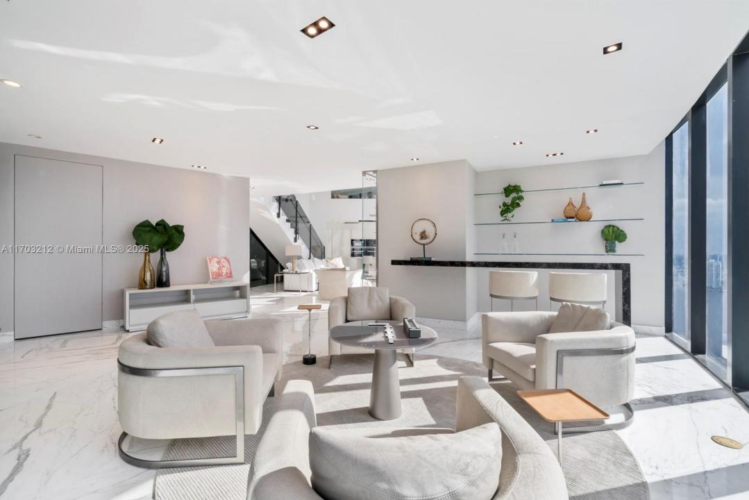 18555 Collins Ave 4204, Sunny Isles Beach, Floryda 33160, USA