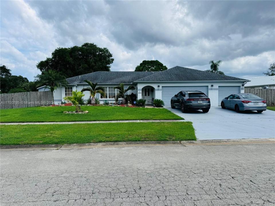 509 NE Solida Cir, Port St. Lucie, Florida 34983