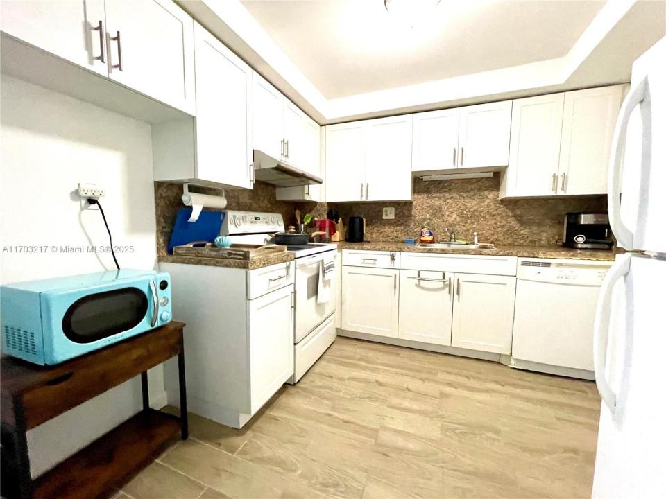 1913 S OCEAN DR 129, Hallandale Beach, Florida 33009