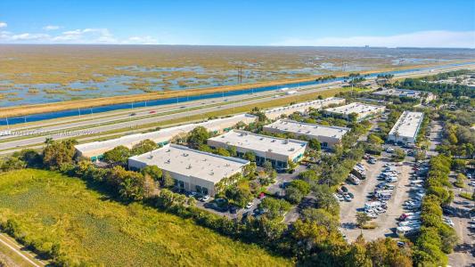 2850 Glades Circle 13, Weston, Florida 33327, USA
