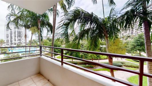 2500 PARKVIEW DR 417, Hallandale Beach, Florida 33009, USA