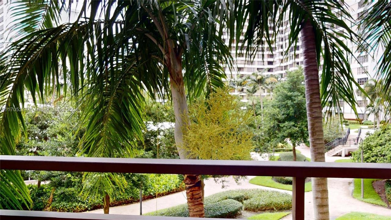 2500 PARKVIEW DR 417, Hallandale Beach, Florida 33009, USA