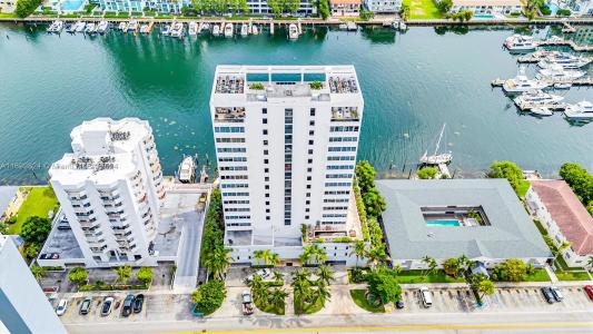 7929 West Dr 401, North Bay Village, Florida 33141, USA