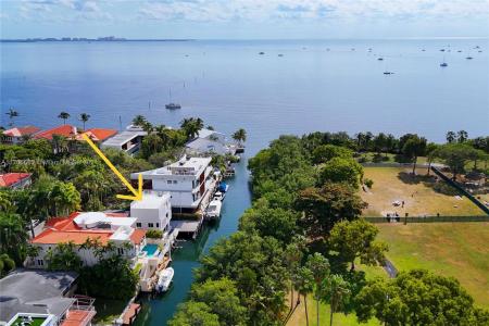 3566 Rockerman Rd, Miami, Florida 33133, USA